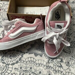 Vans Kids Old Skool Suede Sneakers in Dusty Pink and White